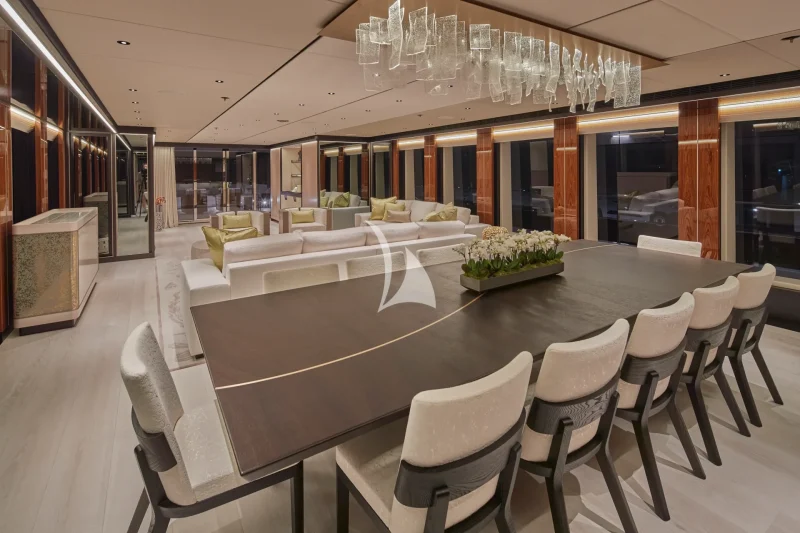 Main deck dining