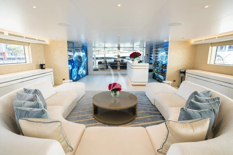 Main Salon & Bar