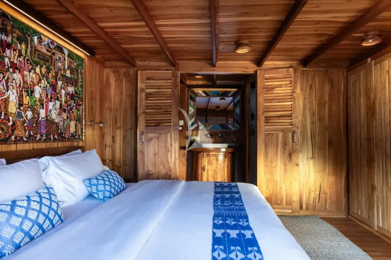 Master cabin super king size bed with luxurious bed linen options
