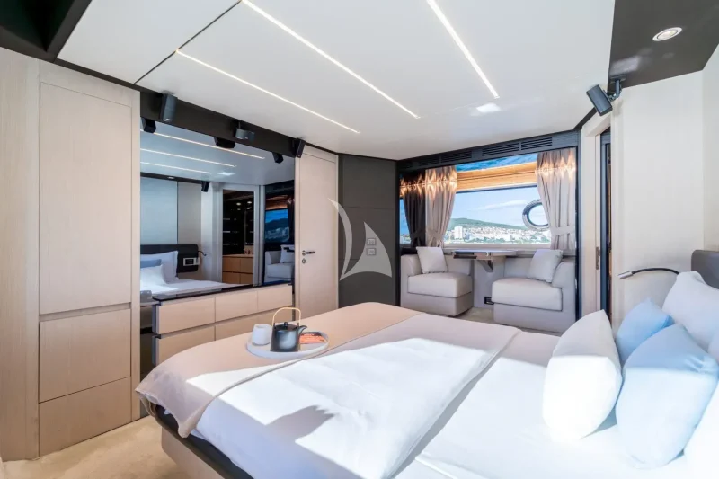MINEIRA Master cabin view