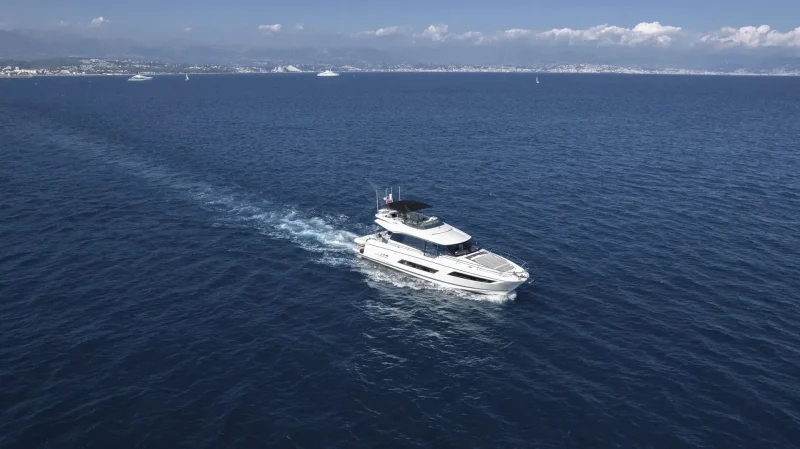 APOLLONIA CRUISING
