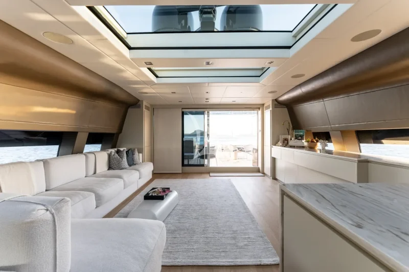 Upper deck saloon