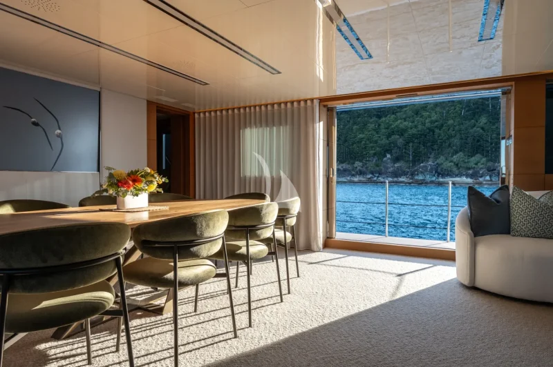 Main deck dining
