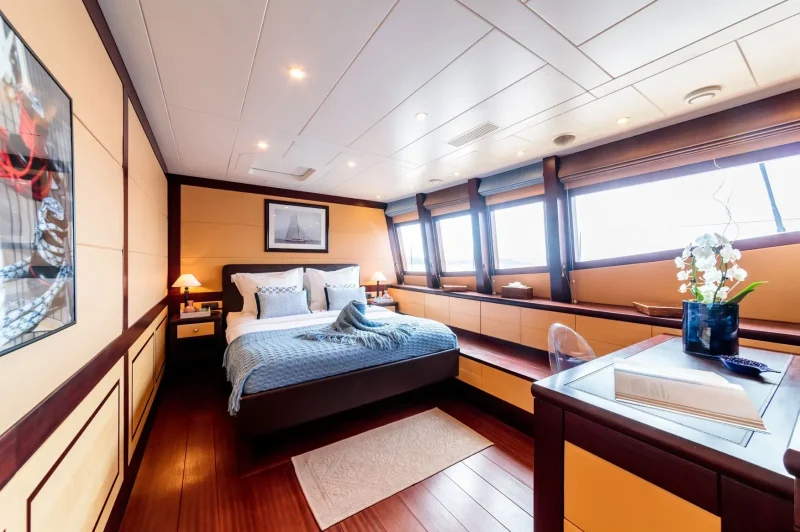 S/Y ALLURES Master Cabin