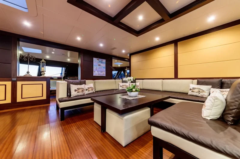 S/Y ALLURES Main Salon