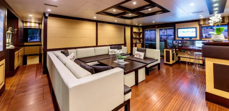 S/Y ALLURES Main Salon