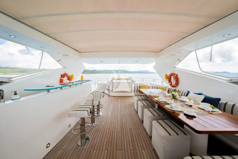 Sundeck - Dining & Bar