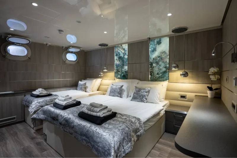 Nera's double with an extra berth lower deck 