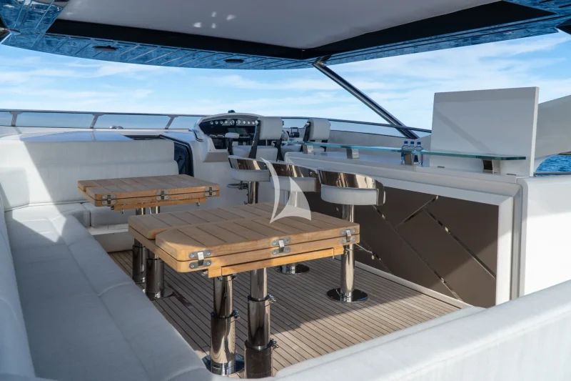 Full bar, grill and dining