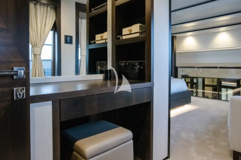 Primary Stateroom - Vanity