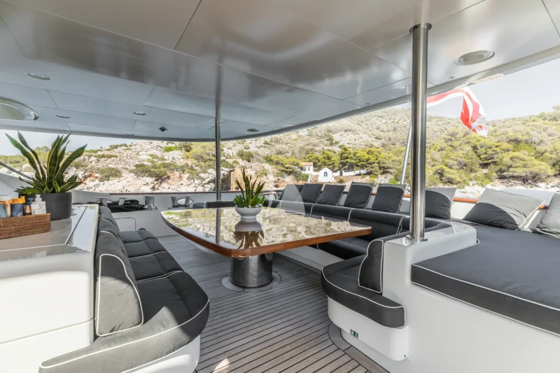 MAIN DECK AFT