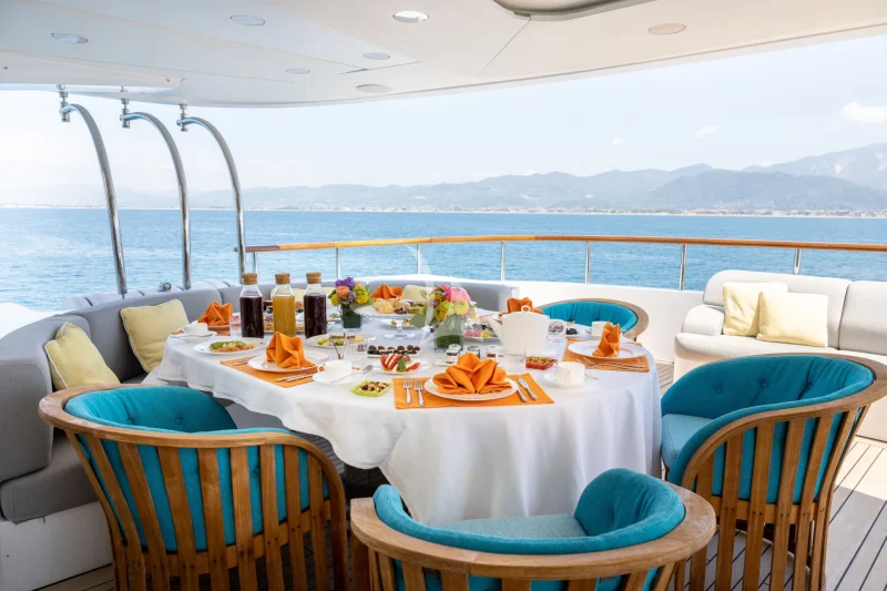 Main deck dinning area