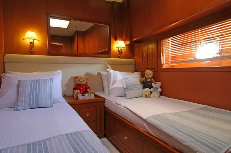 Port Twin Cabin