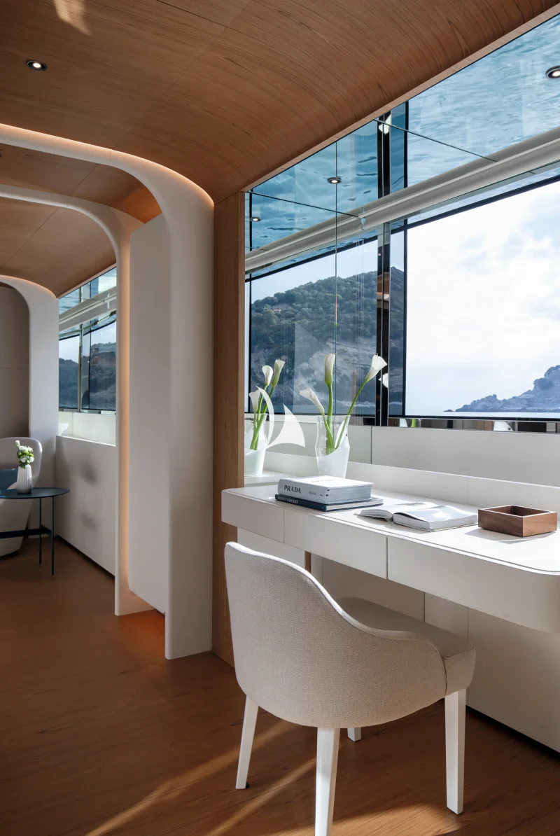 Main Deck - Master Cabin