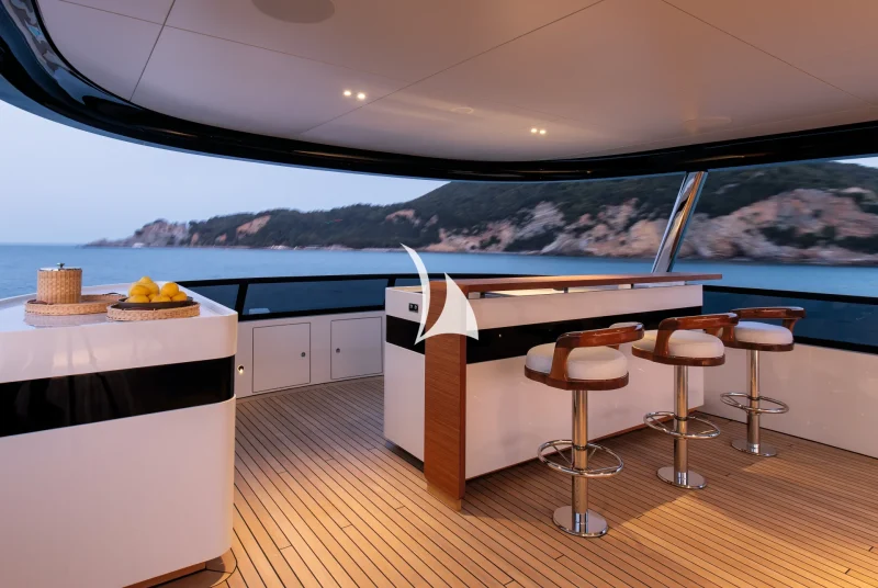 Upper deck