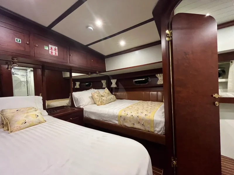 Triple Cabin