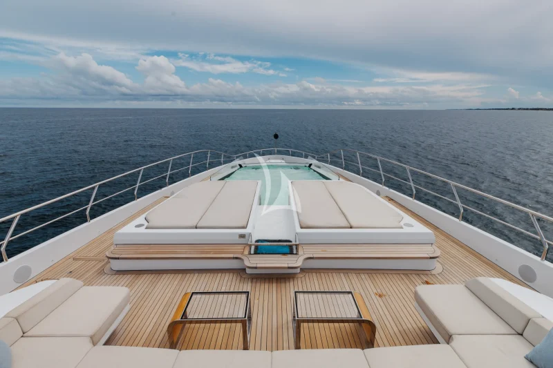 Foredeck - Pool