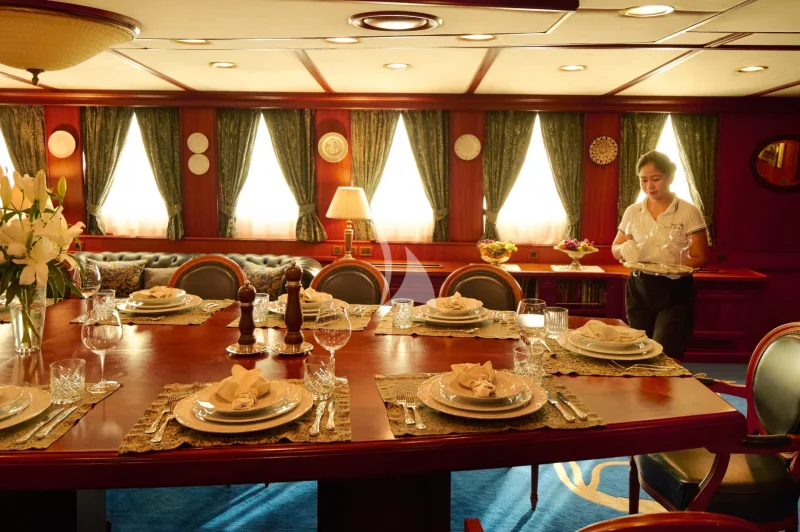 Upper deck dining 