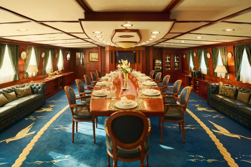 Upper deck dining 