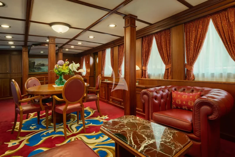 Main deck owner's salon