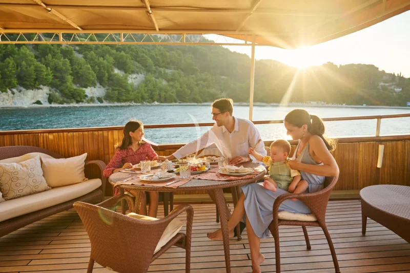 Upper deck sun terrace