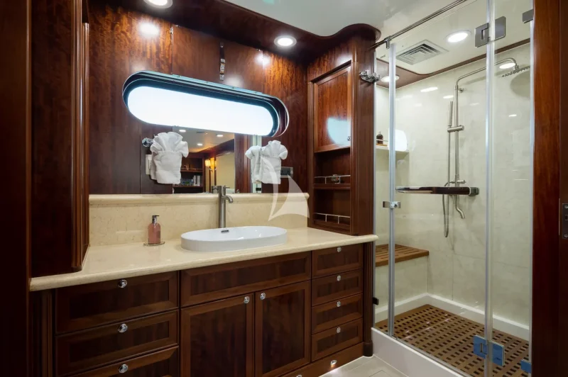 Master cabin en suite