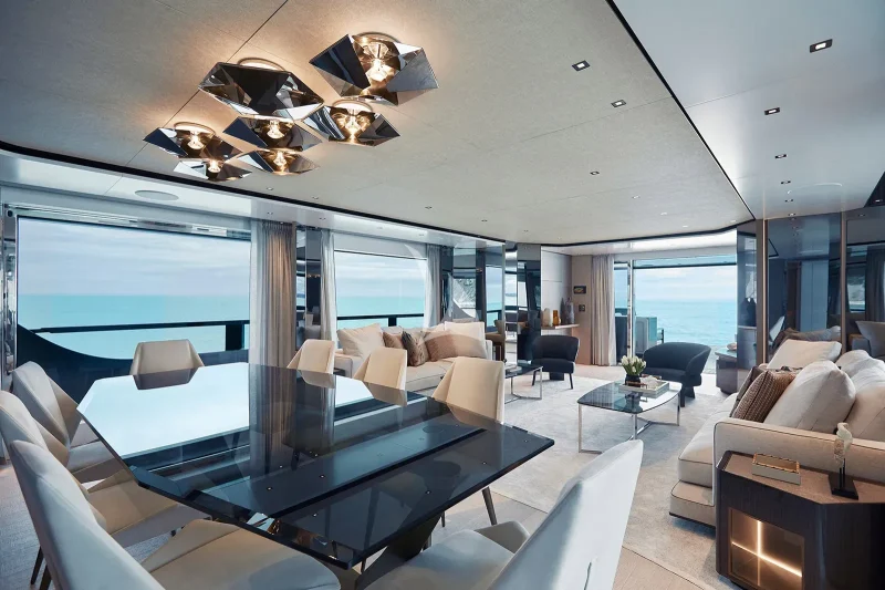 Main deck dining