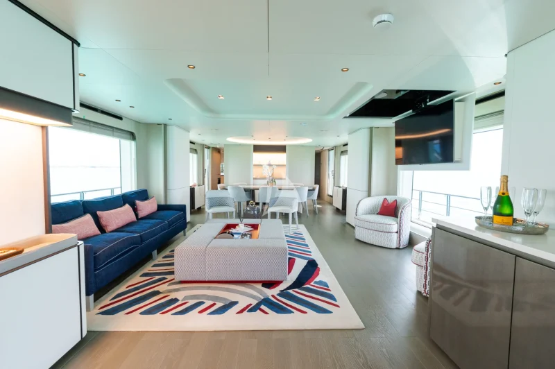 Main Salon - View Fwd