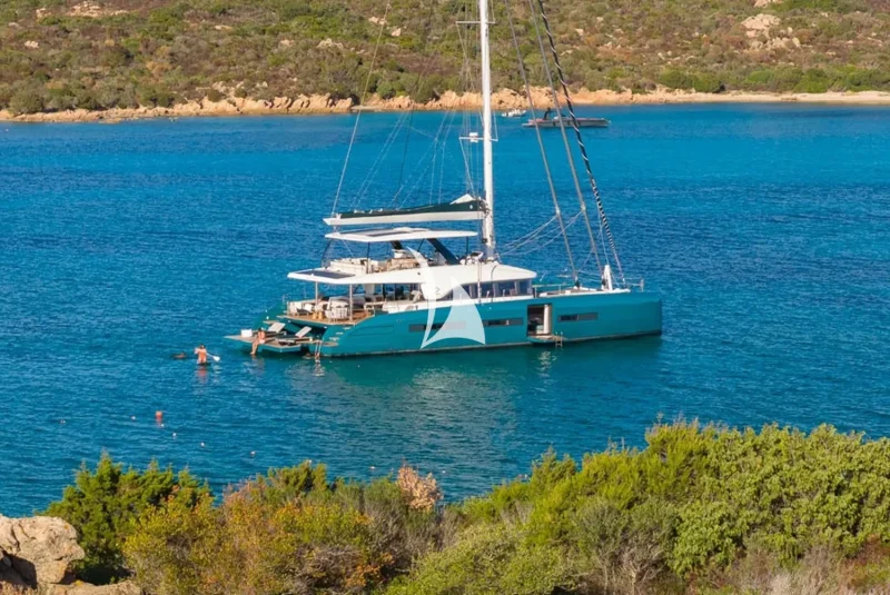 EIGHTY2 sistership - At anchor ©Julien GAZEAU