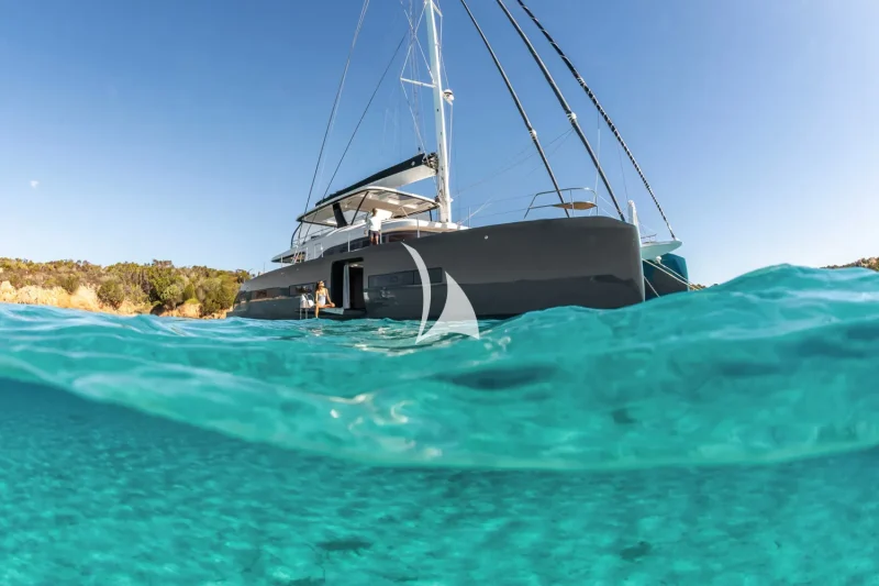 EIGHTY2 sistership - At anchor ©Julien GAZEAU