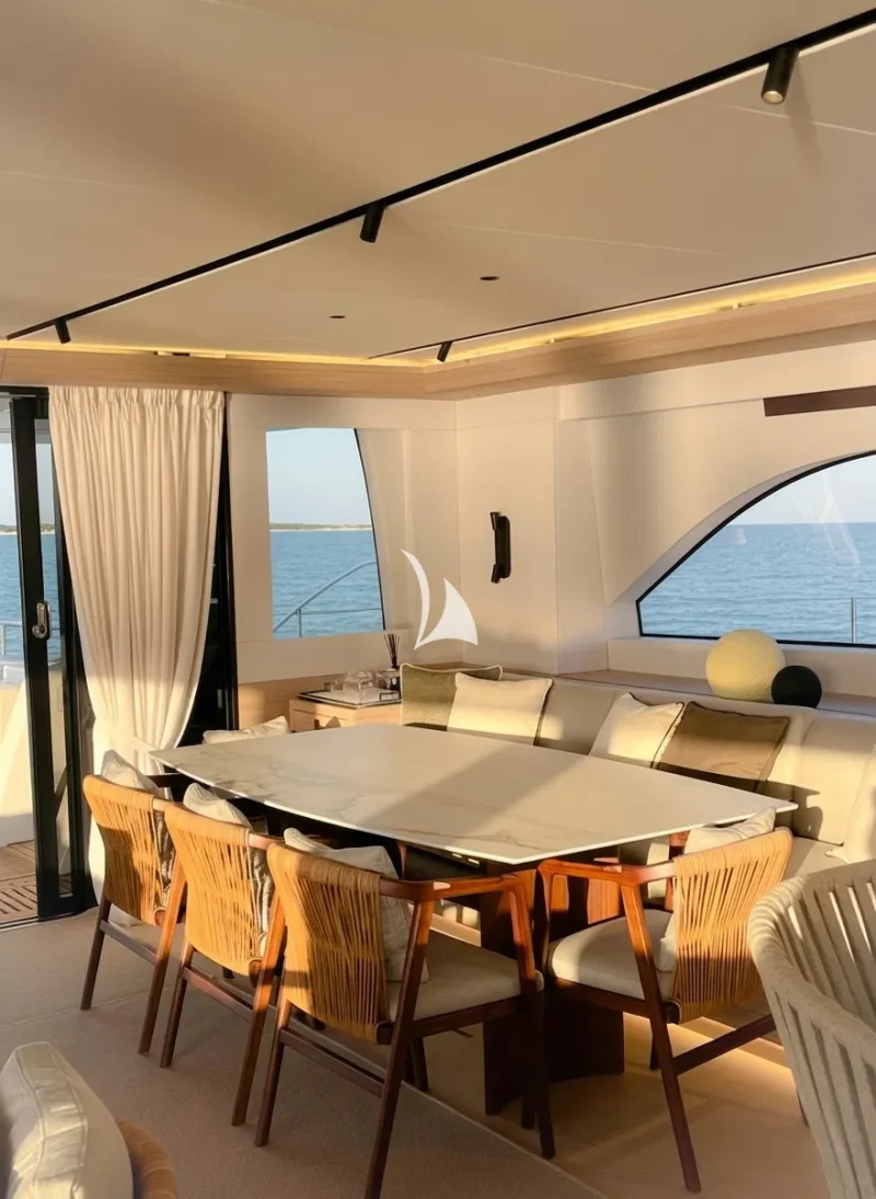 ARKTOS -  Dining table