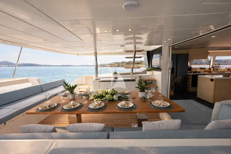 Royal-Destiny-cockpit-table