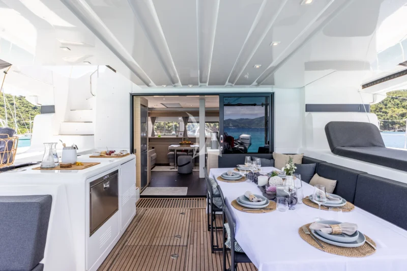 Main Deck Aft Dining 