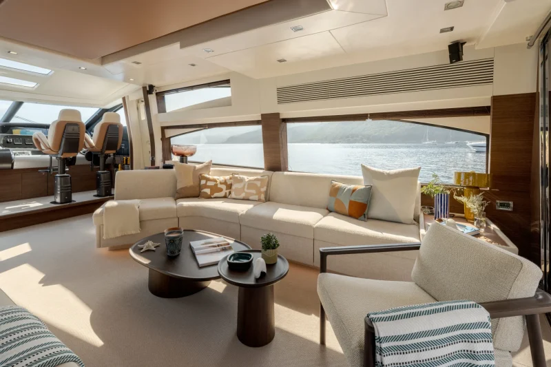 AGAPA Sunseeker - Main Salon