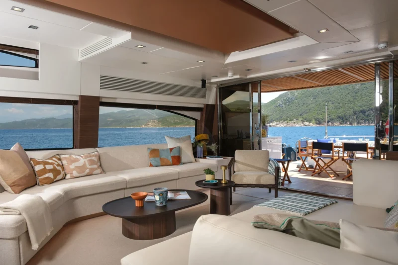 AGAPA Sunseeker - Main Salon