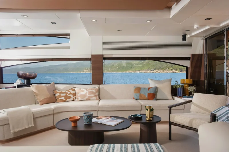 AGAPA Sunseeker - Main Salon