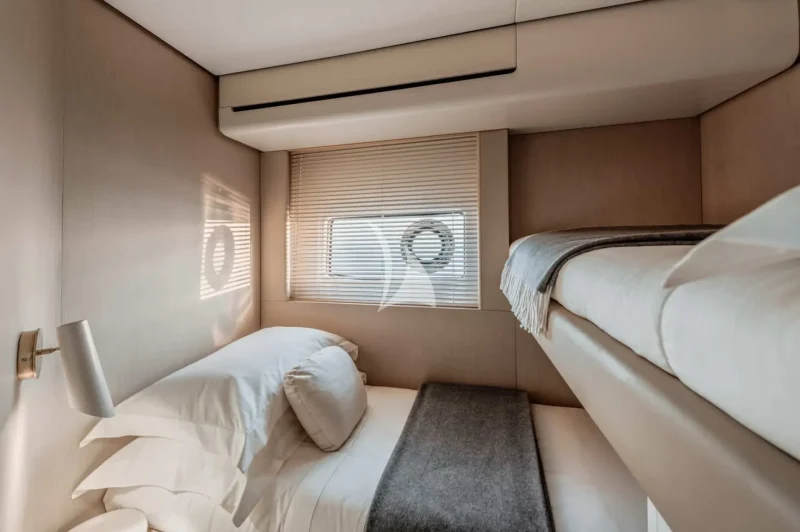 TWIN CABIN WITH BUNK BED