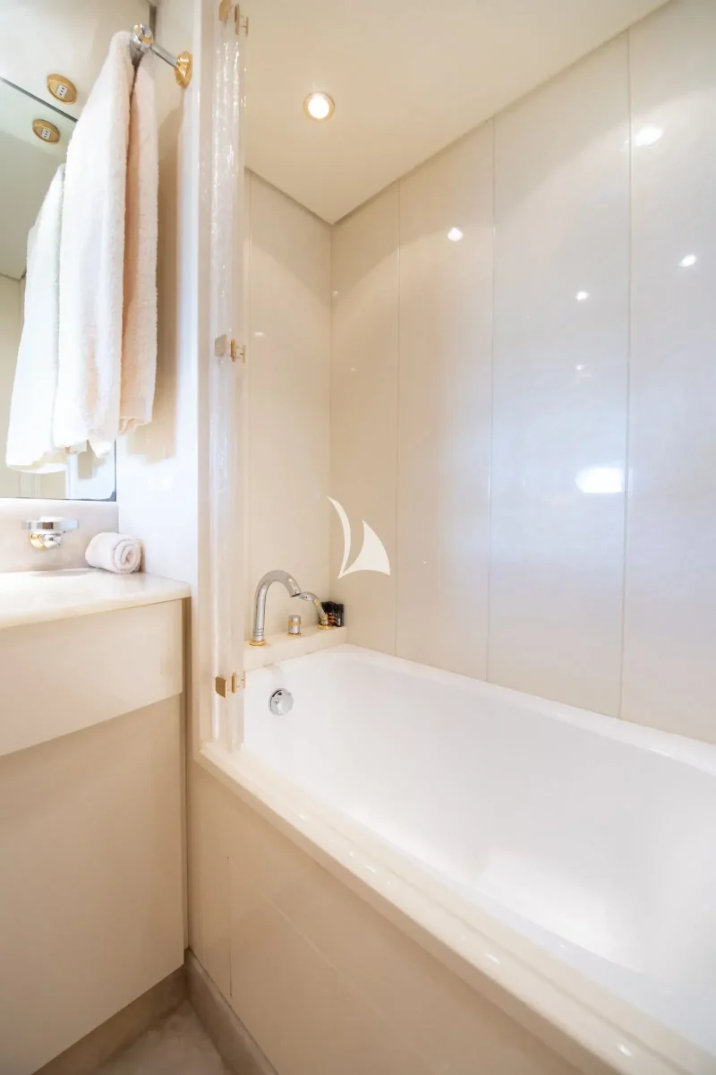 En-Suite Facilities (Master)