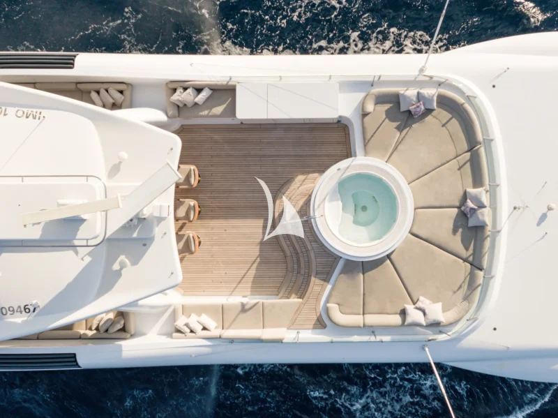 Sundeck Jacuzzi 