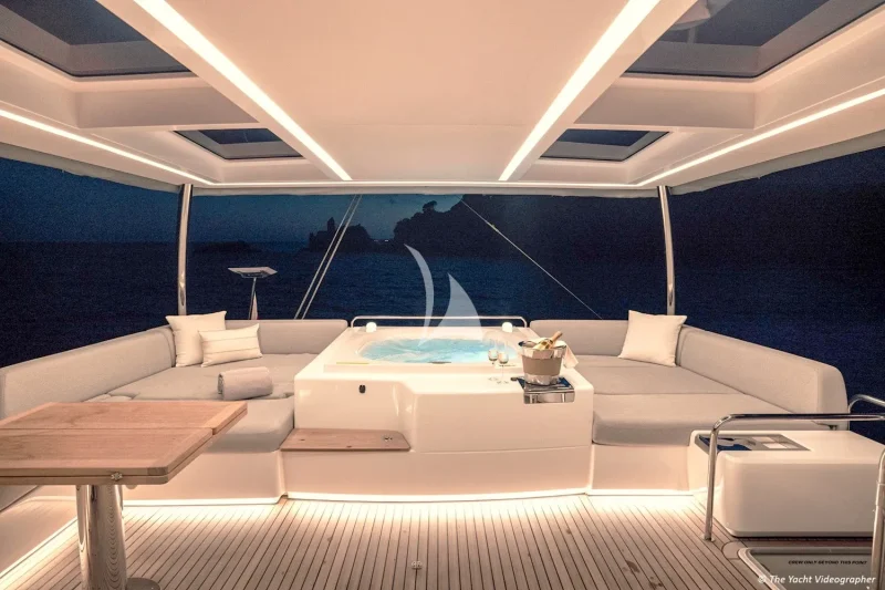 REVA NUI - The jacuzzi in the flybridge