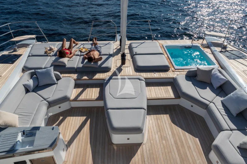 Sistership (fore deck suntanning area)