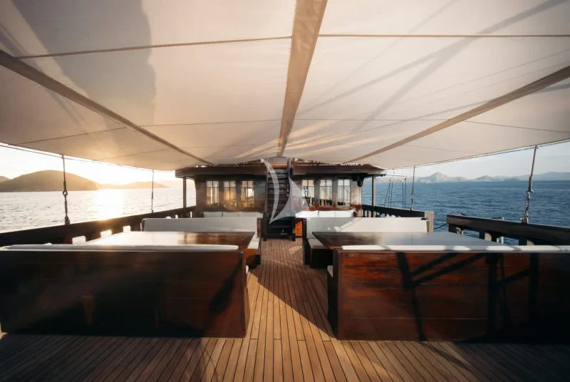 Main deck forward dining area