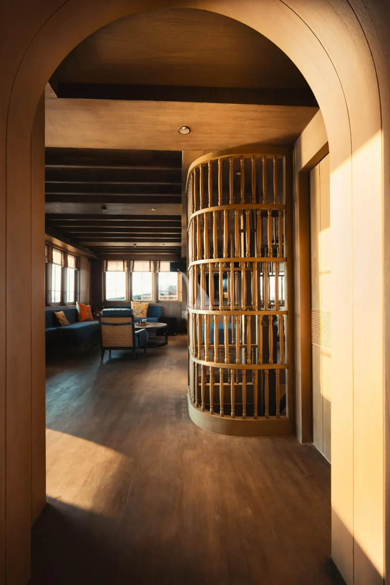Main deck salon