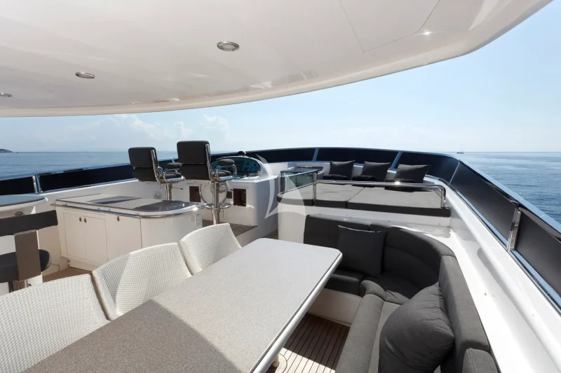 Flybridge area