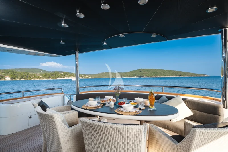 Dining table on the aft