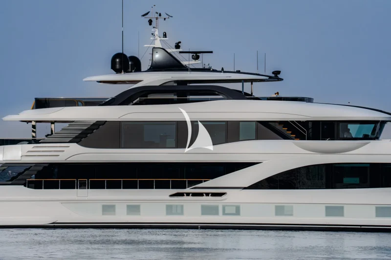 SUZIE Q - Majesty 145 Profile