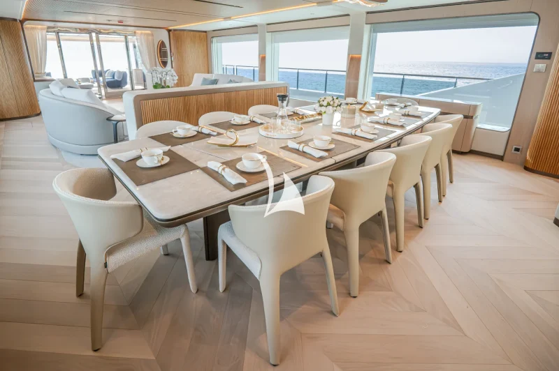 SUZIE Q - Majesty 145 Dining