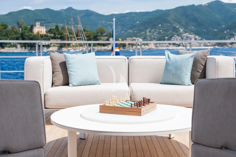 Sun deck lounge