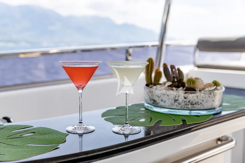 Sundeck cocktail bar