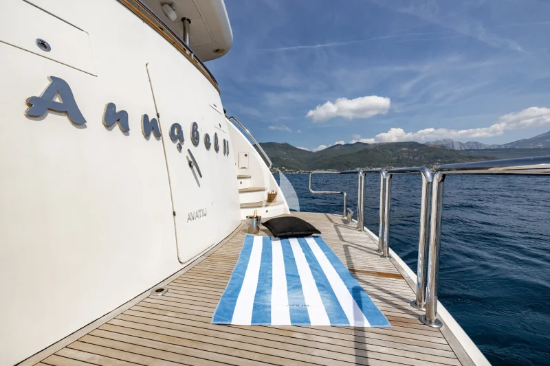 Extended swim platform